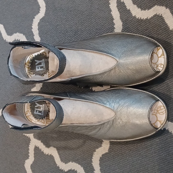 Fly London Yala Metallic Wedge Peep Toe Sandals Women's 41 - Picture 2 of 12